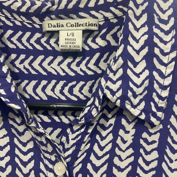 Dalia Collection purple Long Sleeve V print chevron 3/4 button down rayon Size L - Picture 9 of 9